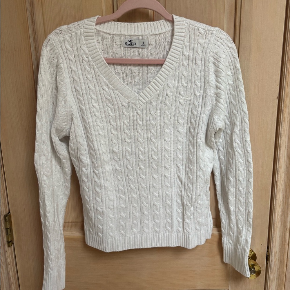 Hollister Women's Ivory V-Neck Cable Knit Sweater